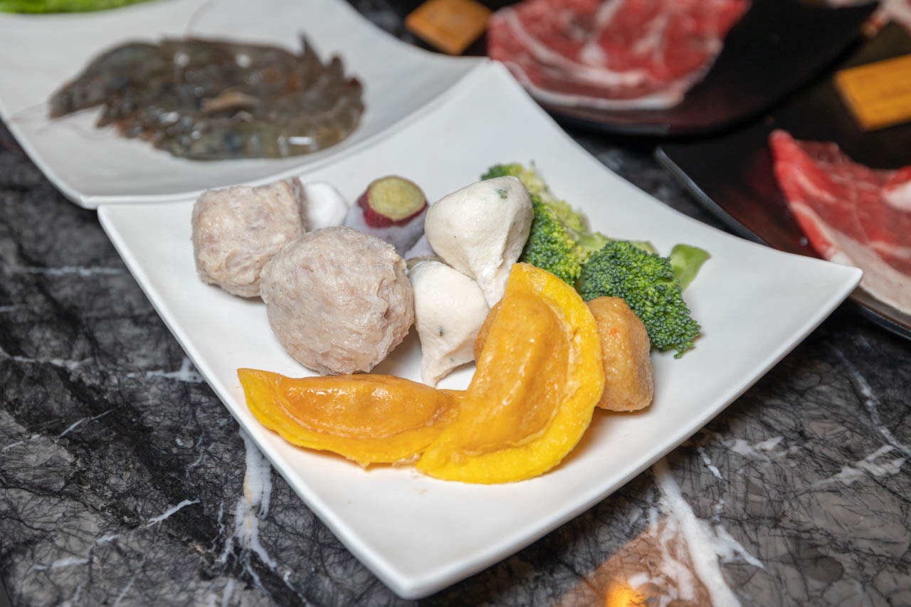 石撈麻辣鴛鴦鍋-松江南京麻辣火鍋