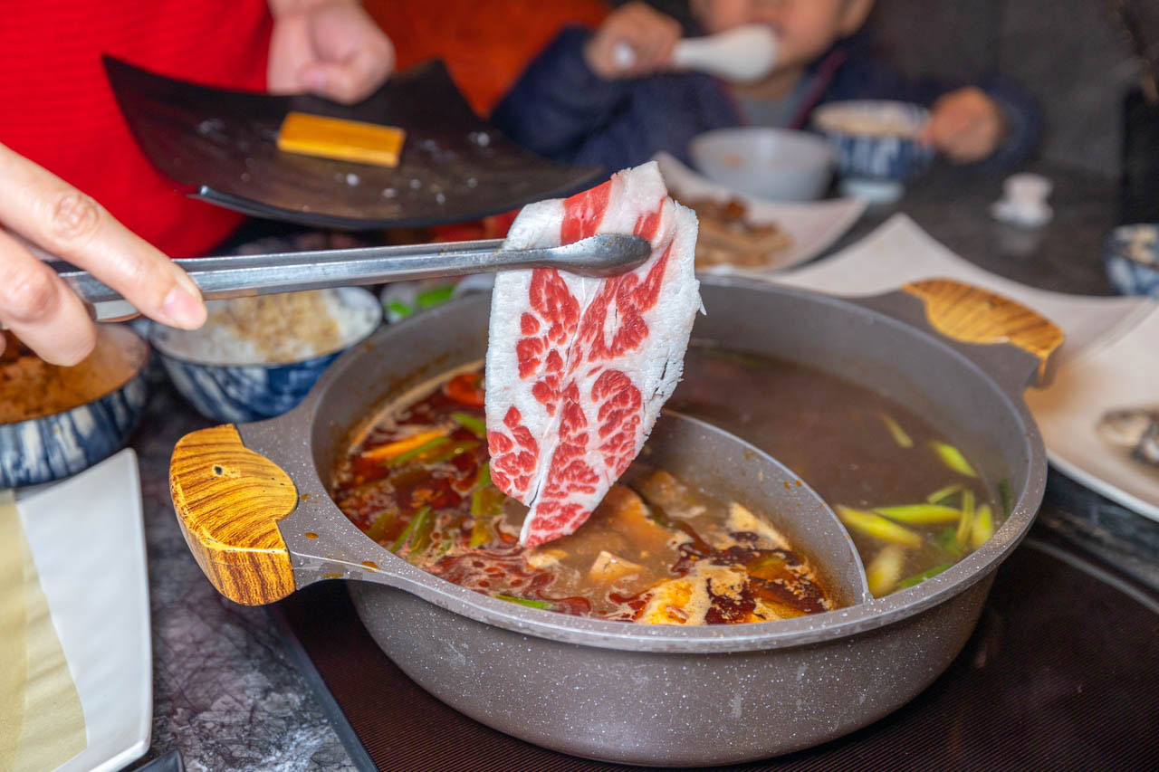 石撈麻辣鴛鴦鍋-松江南京麻辣火鍋