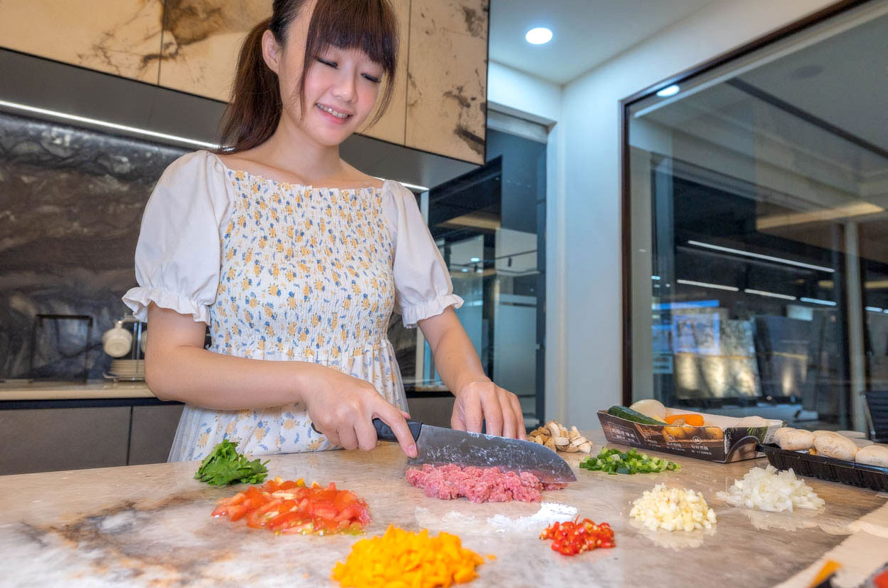 佳聯石業-台中展示中心 infinity鈦鋼石