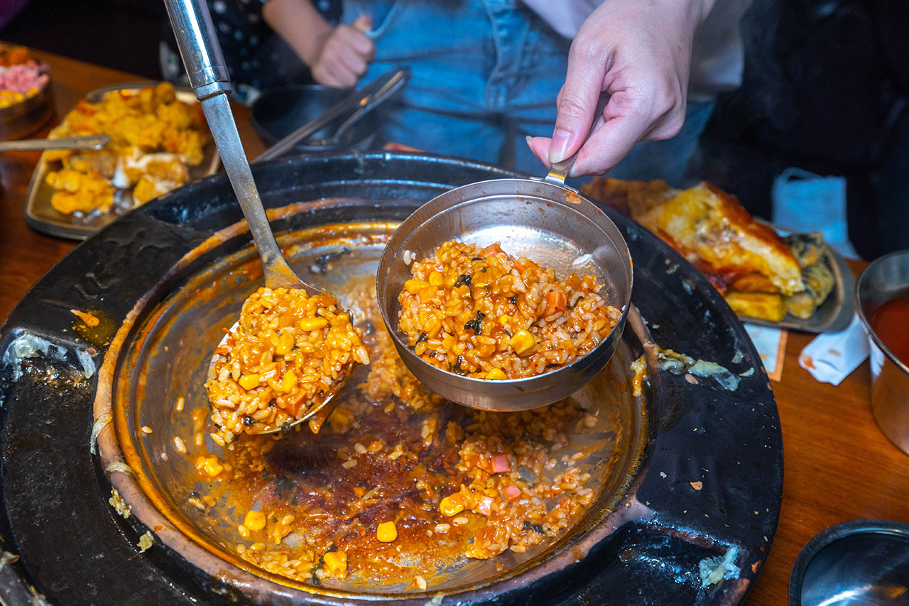 兩餐dookki-두끼韓國年糕火鍋吃到飽(中友店)