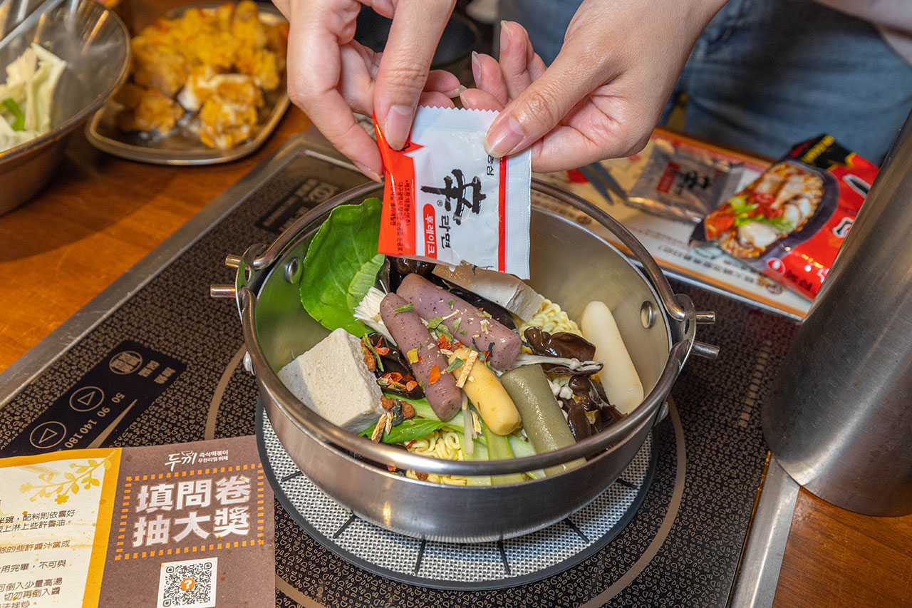 兩餐dookki-두끼韓國年糕火鍋吃到飽(中友店)