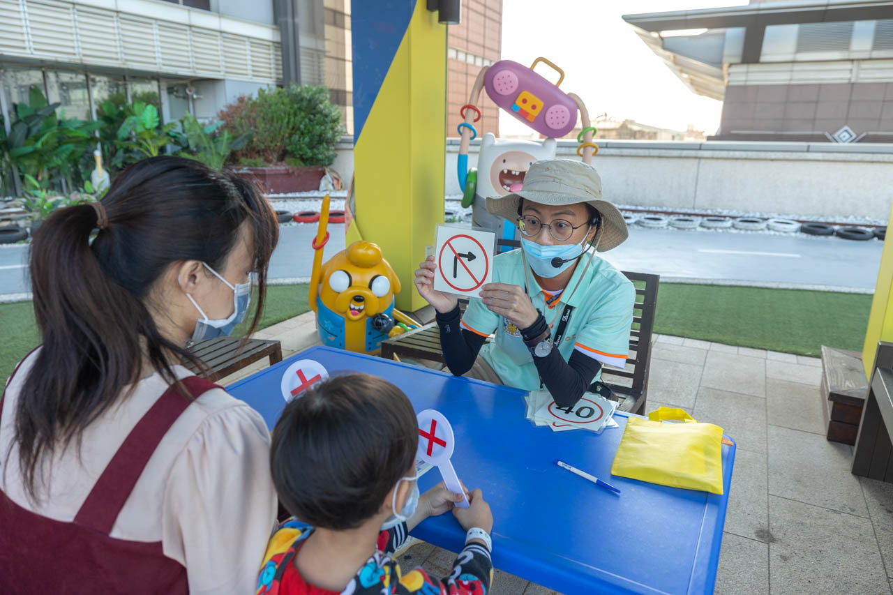 德妮嗨派對-冬雪森林動物捉迷藏