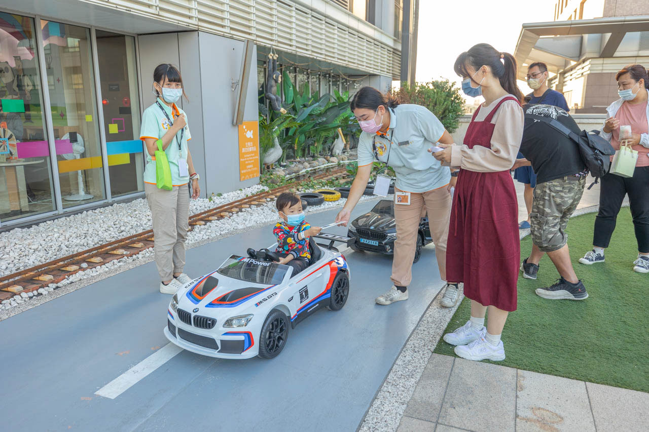 德妮嗨派對-冬雪森林動物捉迷藏