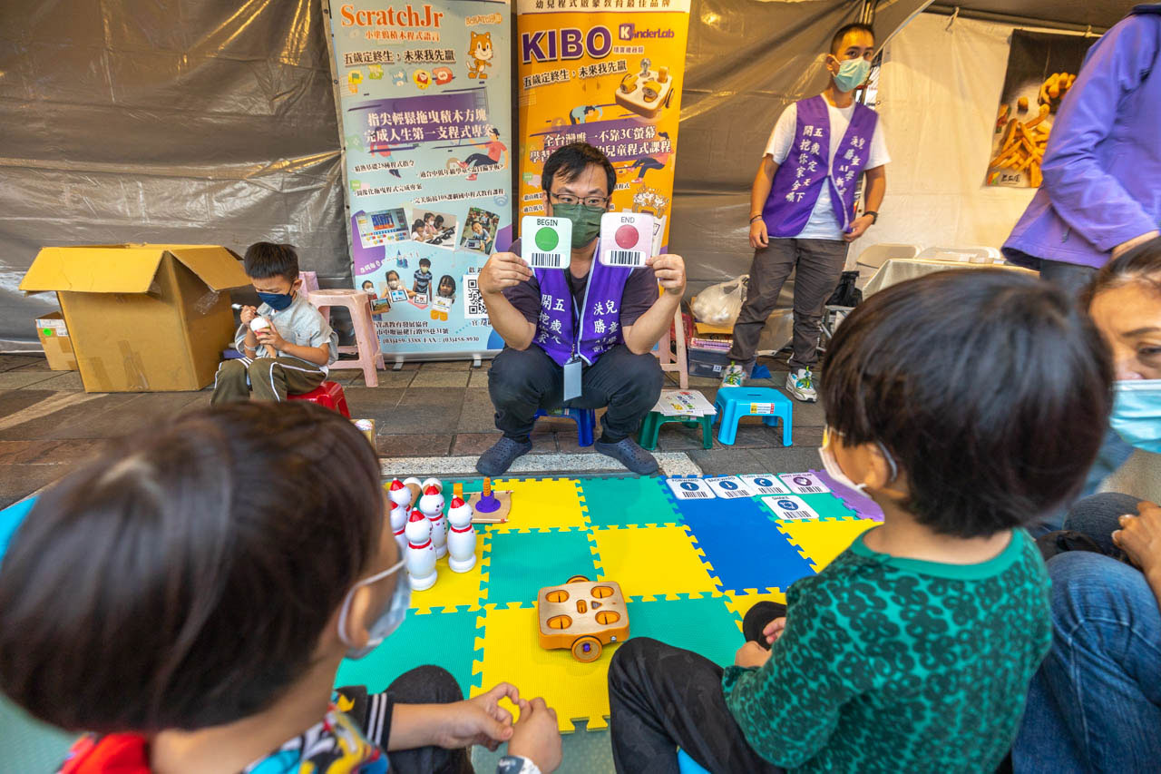 德妮嗨派對-冬雪森林動物捉迷藏