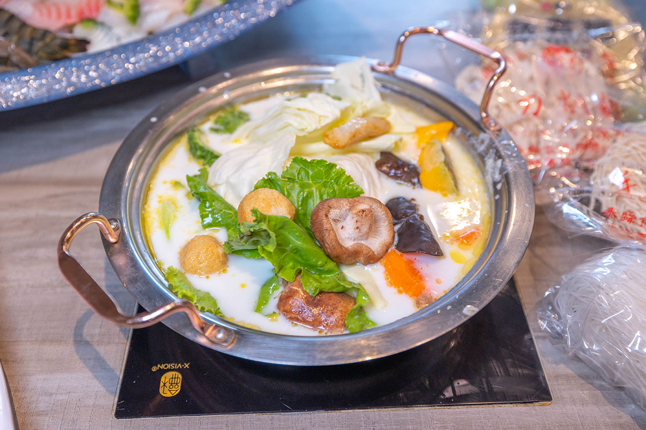 肉多多火鍋-新竹巨城店