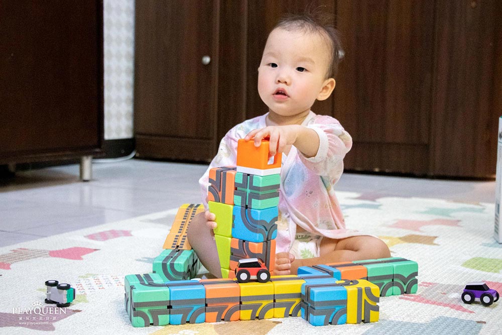 Qbi益智磁吸軌道玩具