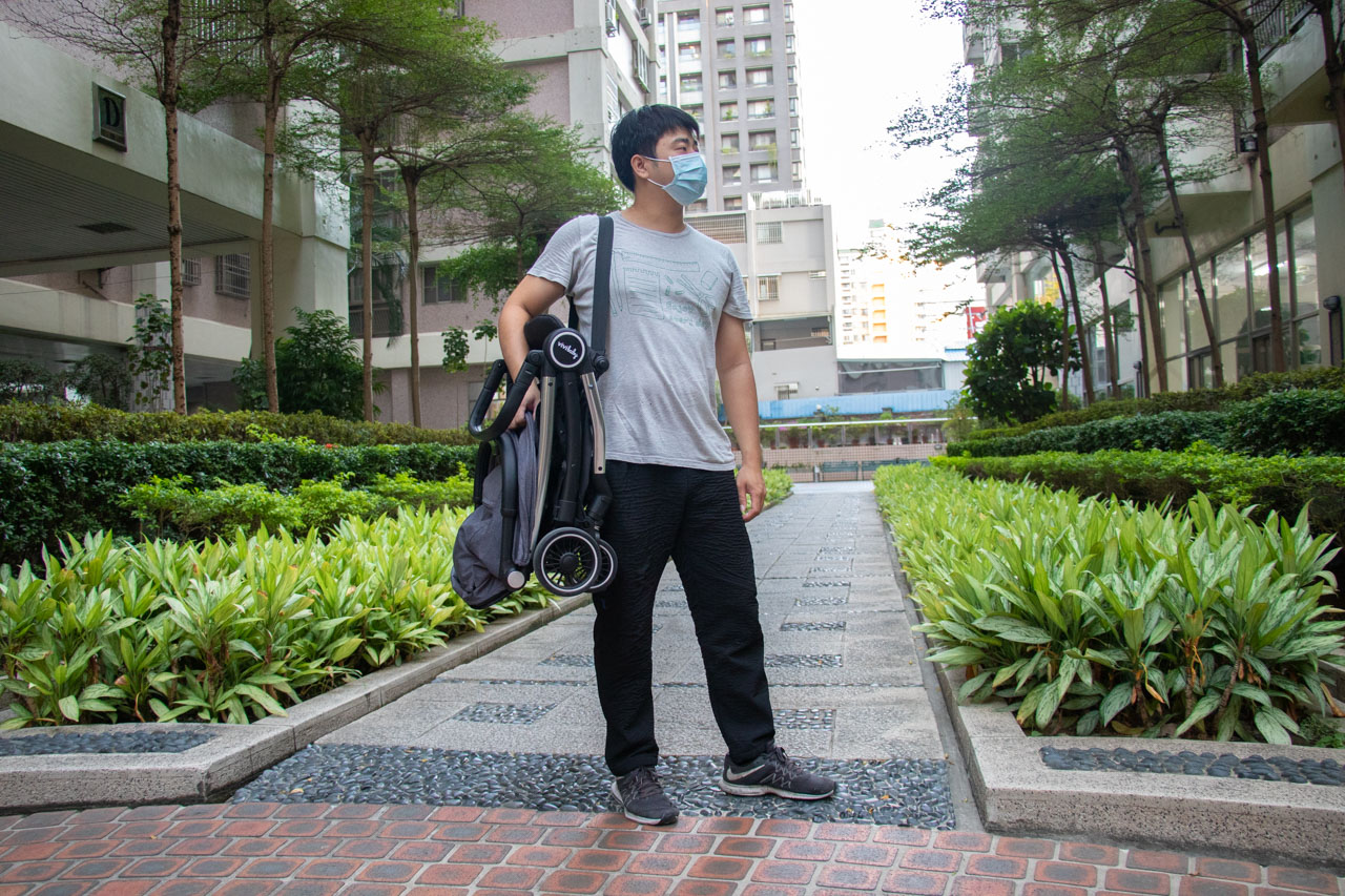 【vivibaby】lightmove 0.1秒瞬收登機嬰兒手推車 【vivibaby】lightmove 0.1秒瞬收登機嬰兒手推車