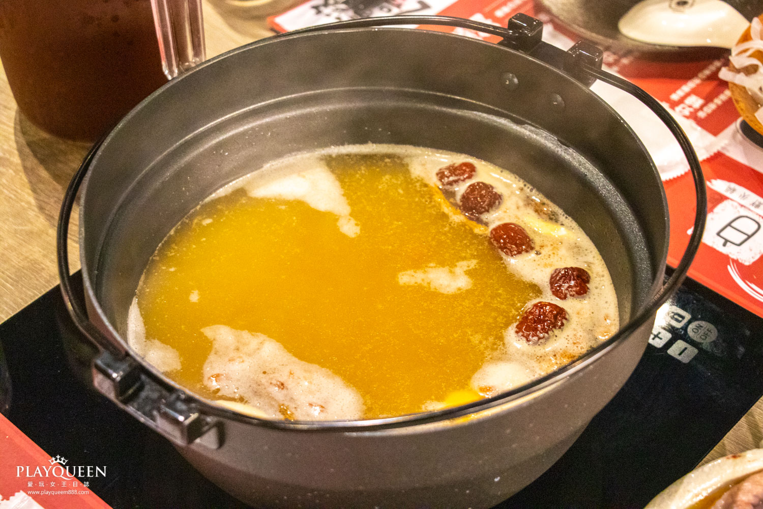 港式品鮮紅白火鍋