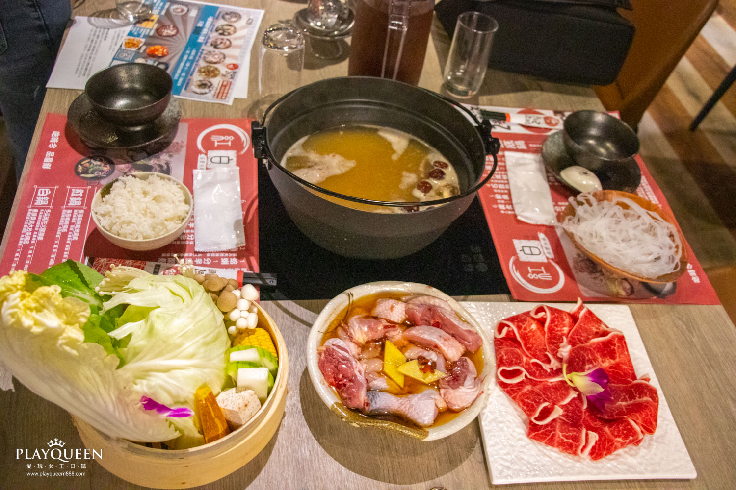 港式品鮮紅白火鍋