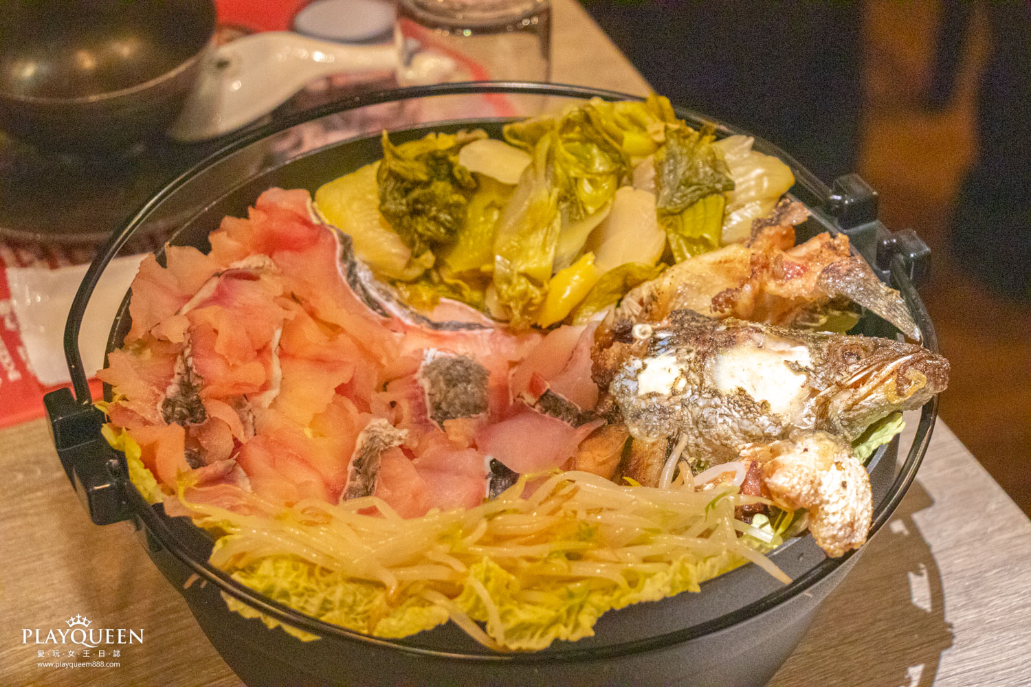 港式品鮮紅白火鍋