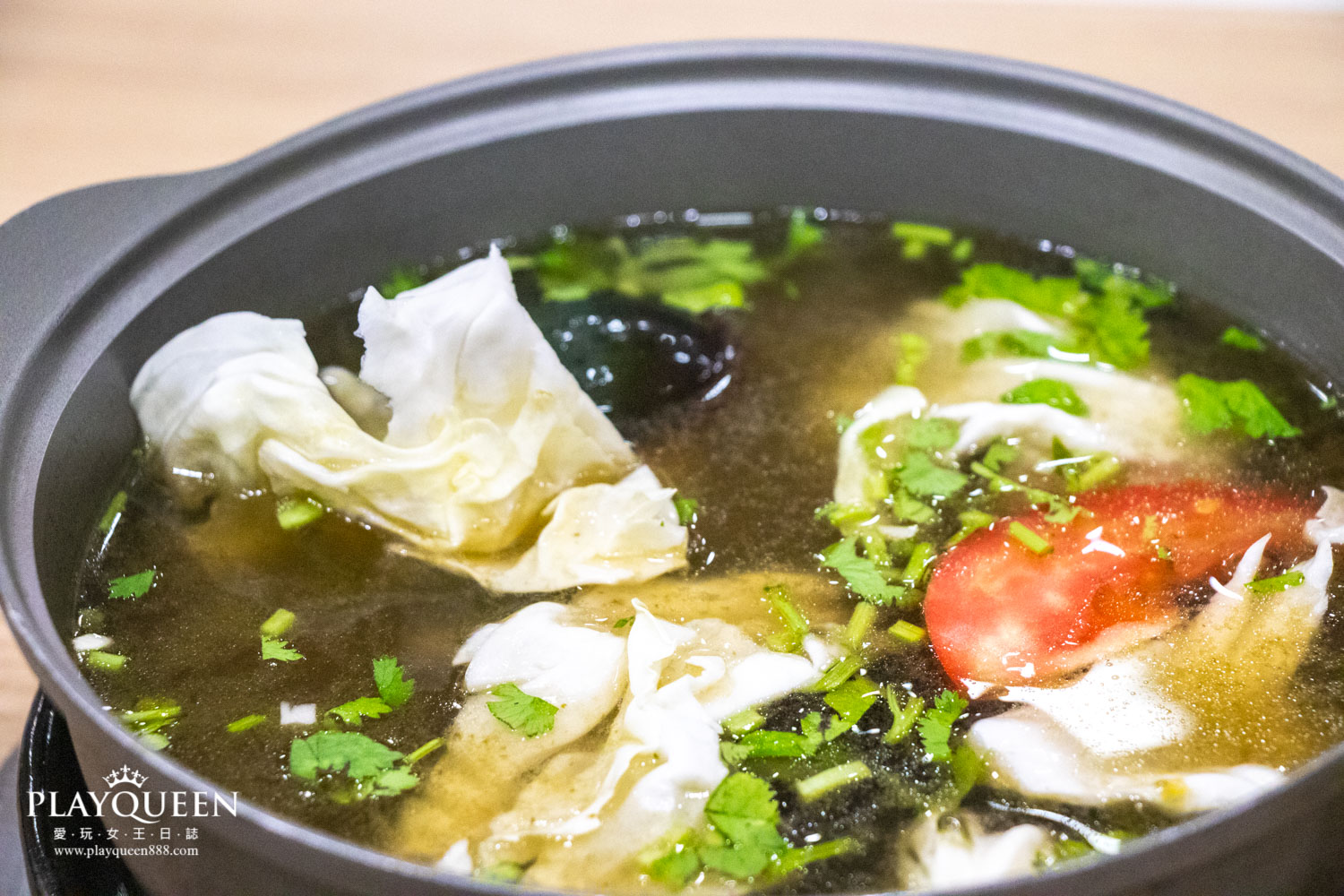 黑門甘露-皮蛋香菜鍋