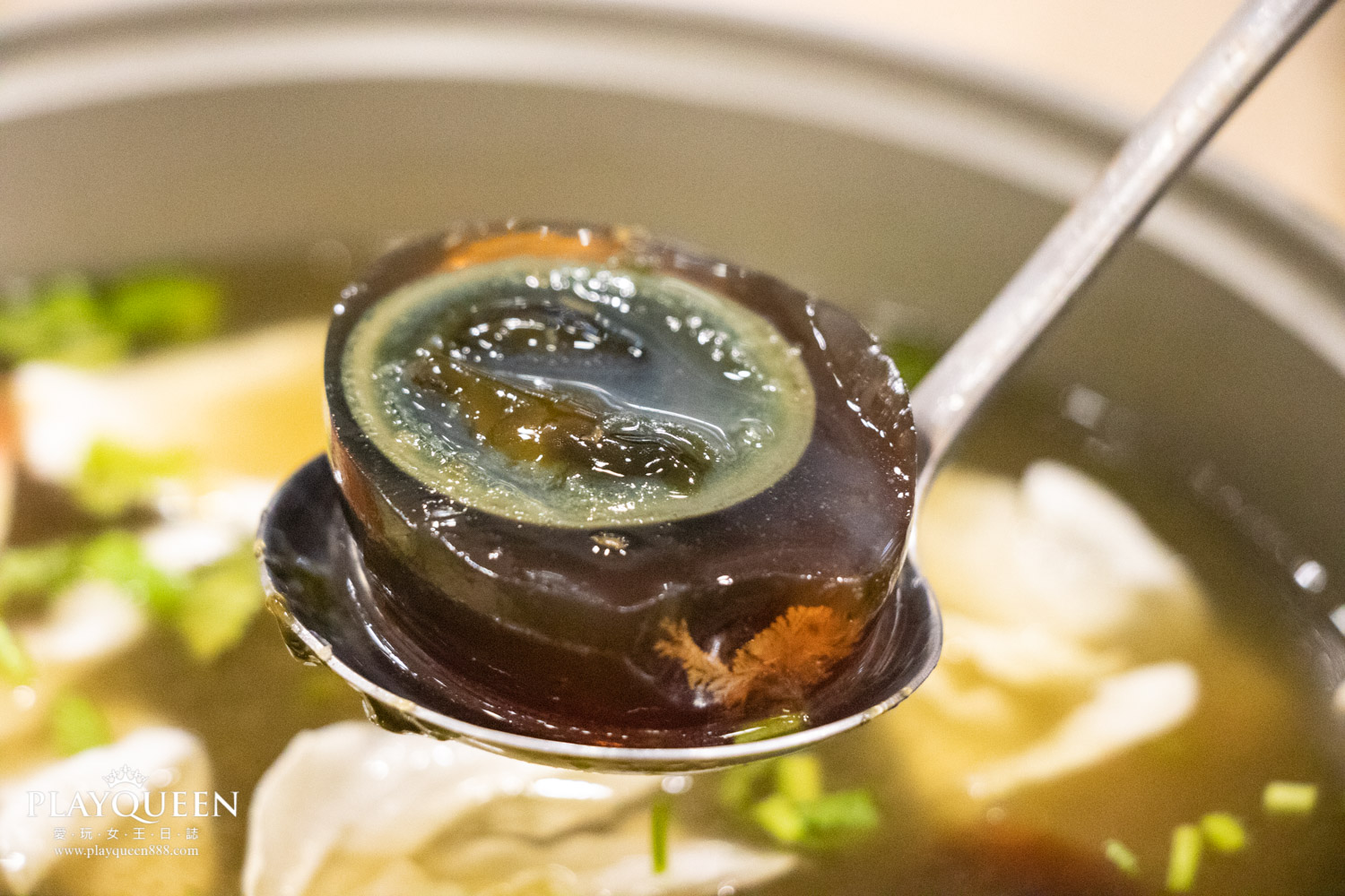 黑門甘露-皮蛋香菜鍋