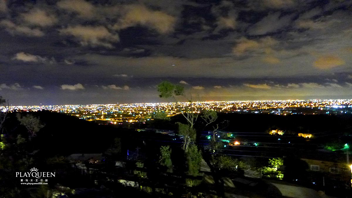 山丘上景觀咖啡館