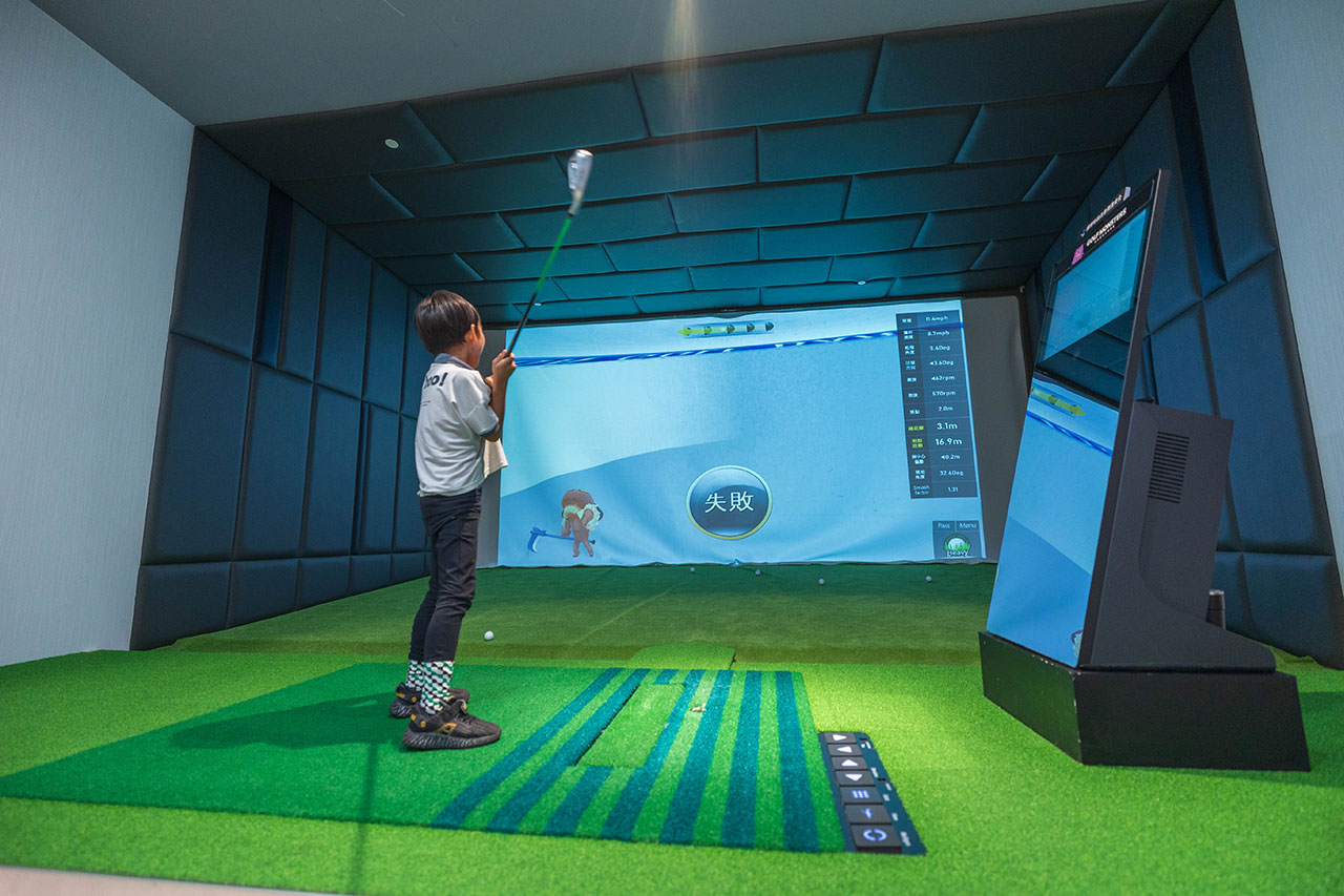 GOLF MONSTERS｜室內竟然也能打高爾夫！最新2025台北松山區景點推薦，聯誼、團建、商務聚會超時尚都會運動，不怕風吹雨淋的台北高爾夫球場推薦