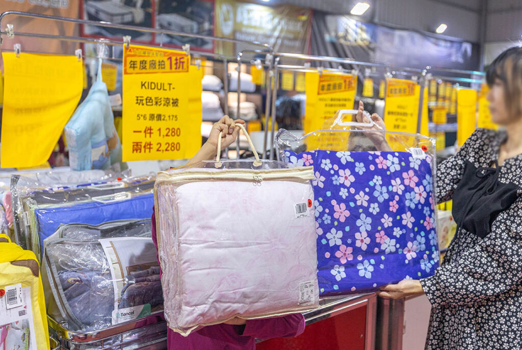 【台中北屯區寢具特賣會】上品寢具年度廠拍殺很大！1折起跳抗通膨，每日超便宜排隊攻略，幾米床包、進口名床手刀搶晚來就沒了!