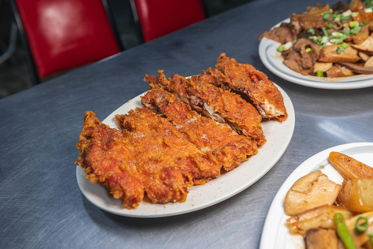 幸福麵館｜超便宜嘉義美食推薦，激推必吃秘醬滷味、特製麵條、比臉大雞排，2025嘉義人氣小吃推薦，太保宵夜美食推薦