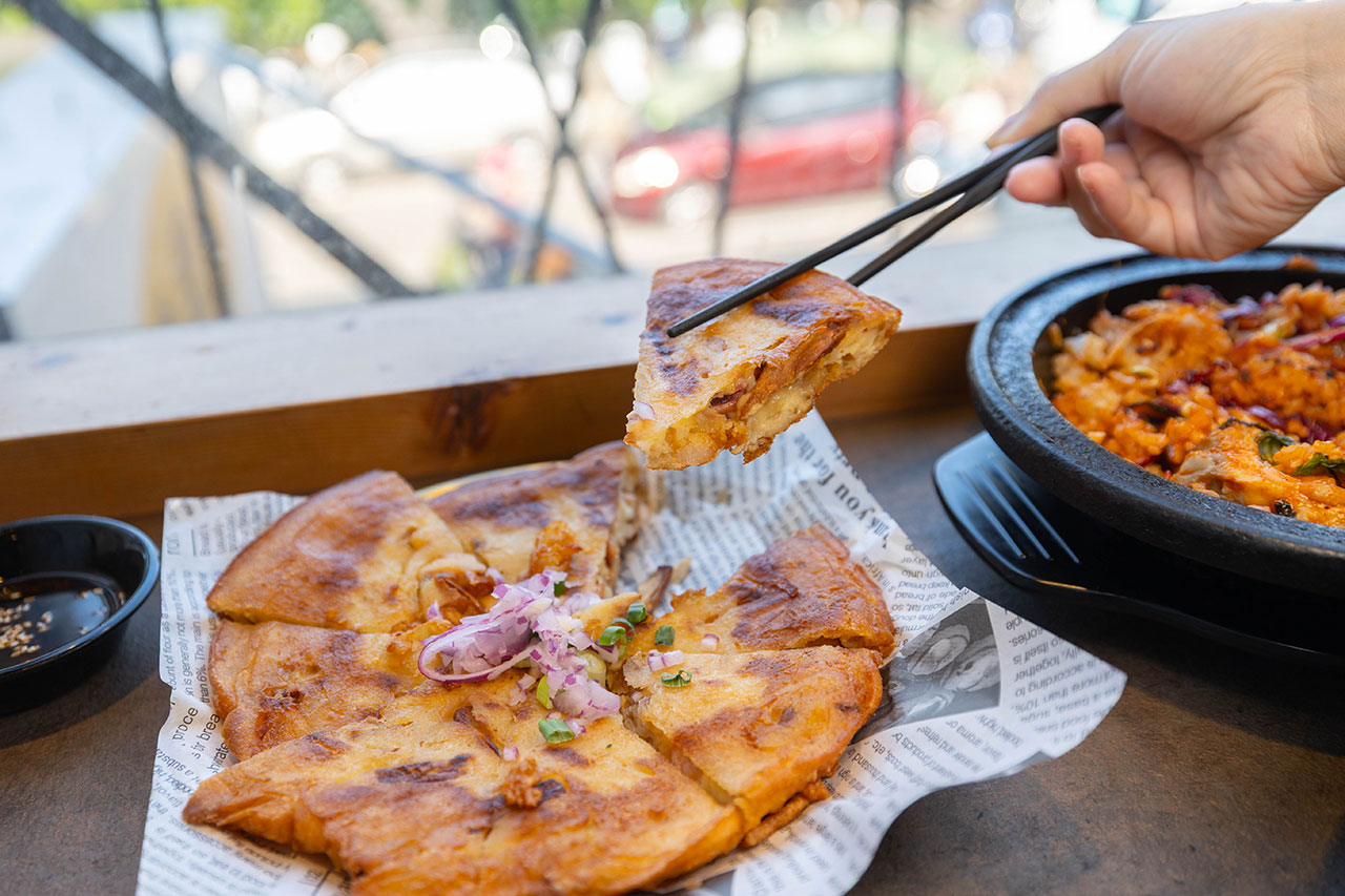 阿里郎食堂｜台中竟然有這間韓式麵店，比臉大牛小排加麵免費再送小菜！最新台中中科博館美食推薦，2025台中西區美食推薦