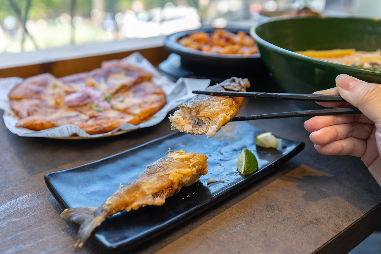 阿里郎食堂｜台中竟然有這間韓式麵店，比臉大牛小排加麵免費再送小菜！最新台中中科博館美食推薦，2025台中西區美食推薦