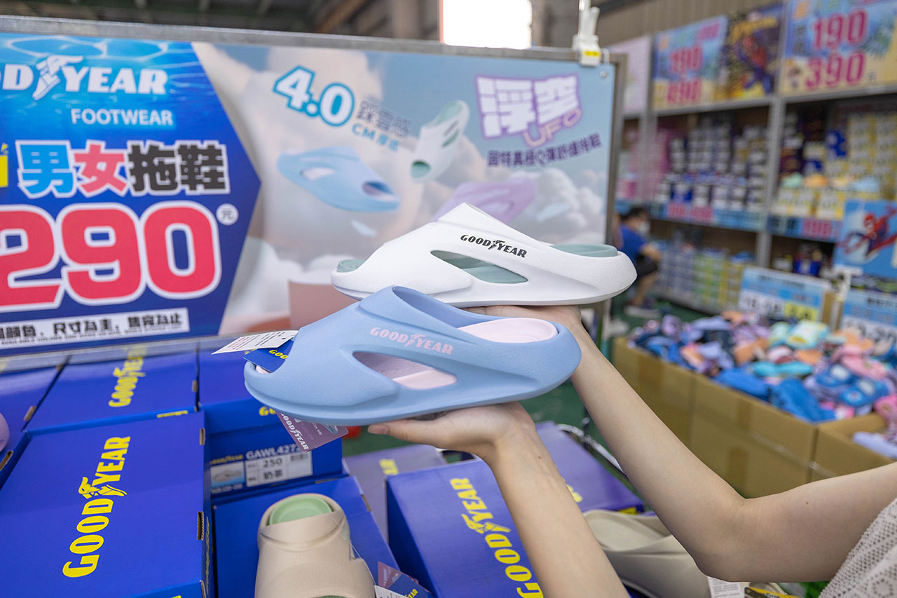 美力運動世界台中中清特賣會報到！全館下殺1折起童鞋、運動鞋、工作鞋都超便宜，前30名早鳥再享7折，還有超多買一送一活動！大雅鞋子特賣會來啦～