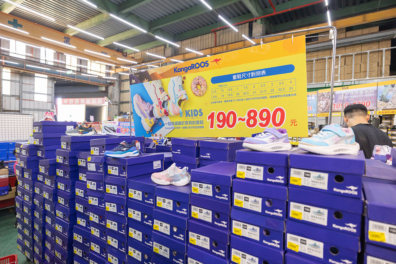 美力運動世界台中中清特賣會報到!全館下殺1折起童鞋、運動鞋、工作鞋都超便宜,前30名早鳥再享7折,還有超多買一送一活動!大雅鞋子特賣會來啦~ 美力運動世界台中中清特賣會報到!全館下殺1折起童鞋、運動鞋、工作鞋都超便宜,前30名早鳥再享7折,還有超多買一送一活動!大雅鞋子特賣會來啦~