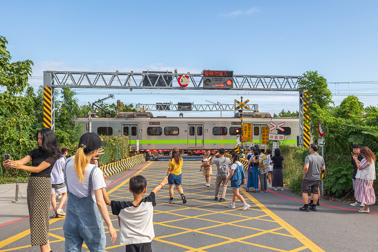 【2025台東景點推薦】台東美食景點懶人包｜太麻里平交道、天空之鏡、海濱公園、北町丼飯屋，一篇玩遍10個台東秘境！邊吃邊玩還能收集慢台東旅人小卡