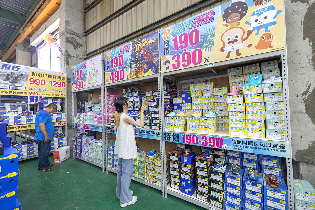 美力運動世界台中中清特賣會報到!全館下殺1折起童鞋、運動鞋、工作鞋都超便宜,前30名早鳥再享7折,還有超多買一送一活動!大雅鞋子特賣會來啦~ 美力運動世界台中中清特賣會報到!全館下殺1折起童鞋、運動鞋、工作鞋都超便宜,前30名早鳥再享7折,還有超多買一送一活動!大雅鞋子特賣會來啦~