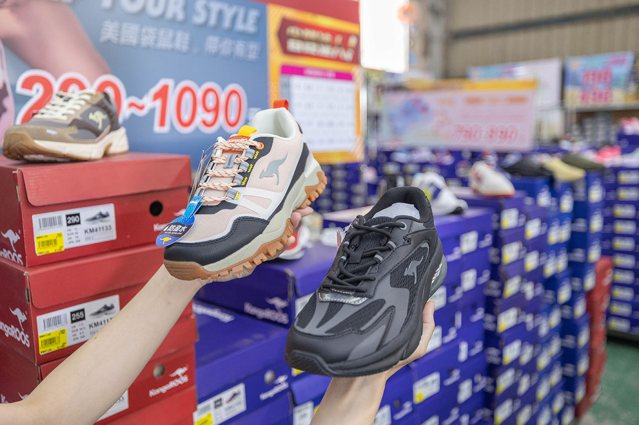 美力運動世界台中中清特賣會報到!全館下殺1折起童鞋、運動鞋、工作鞋都超便宜,前30名早鳥再享7折,還有超多買一送一活動!大雅鞋子特賣會來啦~ 美力運動世界台中中清特賣會報到!全館下殺1折起童鞋、運動鞋、工作鞋都超便宜,前30名早鳥再享7折,還有超多買一送一活動!大雅鞋子特賣會來啦~