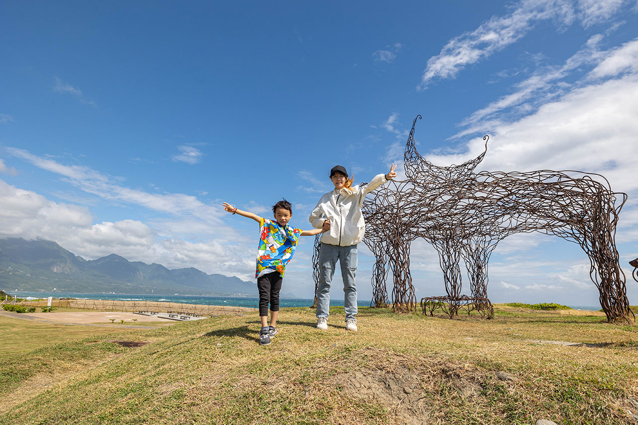 【2025台東景點推薦】台東美食景點懶人包｜太麻里平交道、天空之鏡、海濱公園、北町丼飯屋，一篇玩遍10個台東秘境！邊吃邊玩還能收集慢台東旅人小卡