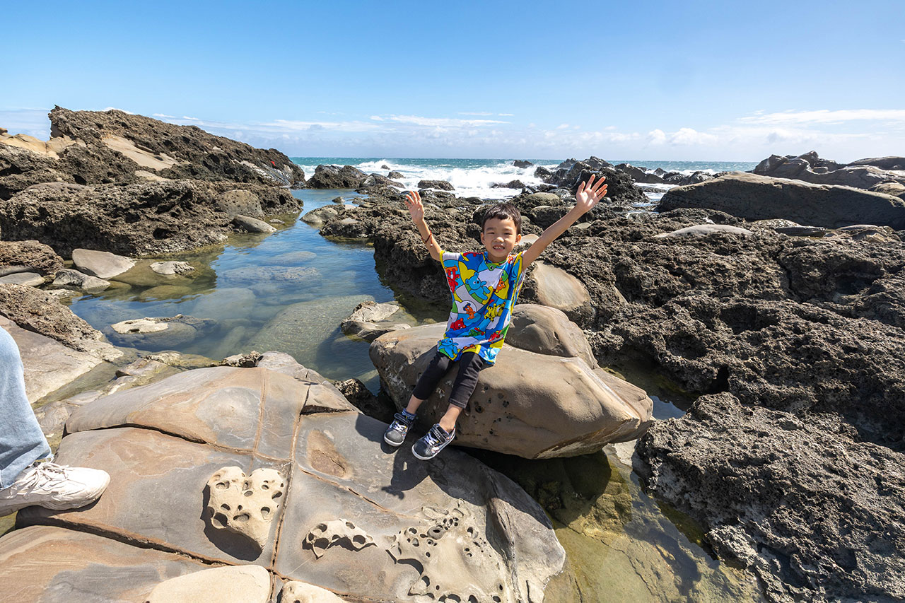 【2025台東景點推薦】台東美食景點懶人包｜太麻里平交道、天空之鏡、海濱公園、北町丼飯屋，一篇玩遍10個台東秘境！邊吃邊玩還能收集慢台東旅人小卡