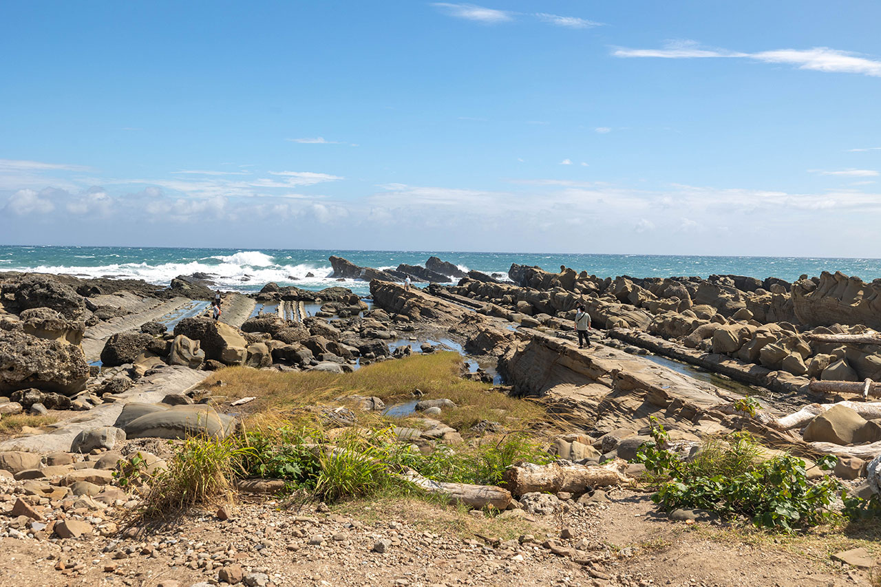 【2025台東景點推薦】台東美食景點懶人包｜太麻里平交道、天空之鏡、海濱公園、北町丼飯屋，一篇玩遍10個台東秘境！邊吃邊玩還能收集慢台東旅人小卡