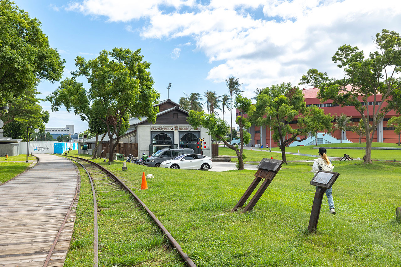 【2025台東景點推薦】台東美食景點懶人包｜太麻里平交道、天空之鏡、海濱公園、北町丼飯屋，一篇玩遍10個台東秘境！邊吃邊玩還能收集慢台東旅人小卡