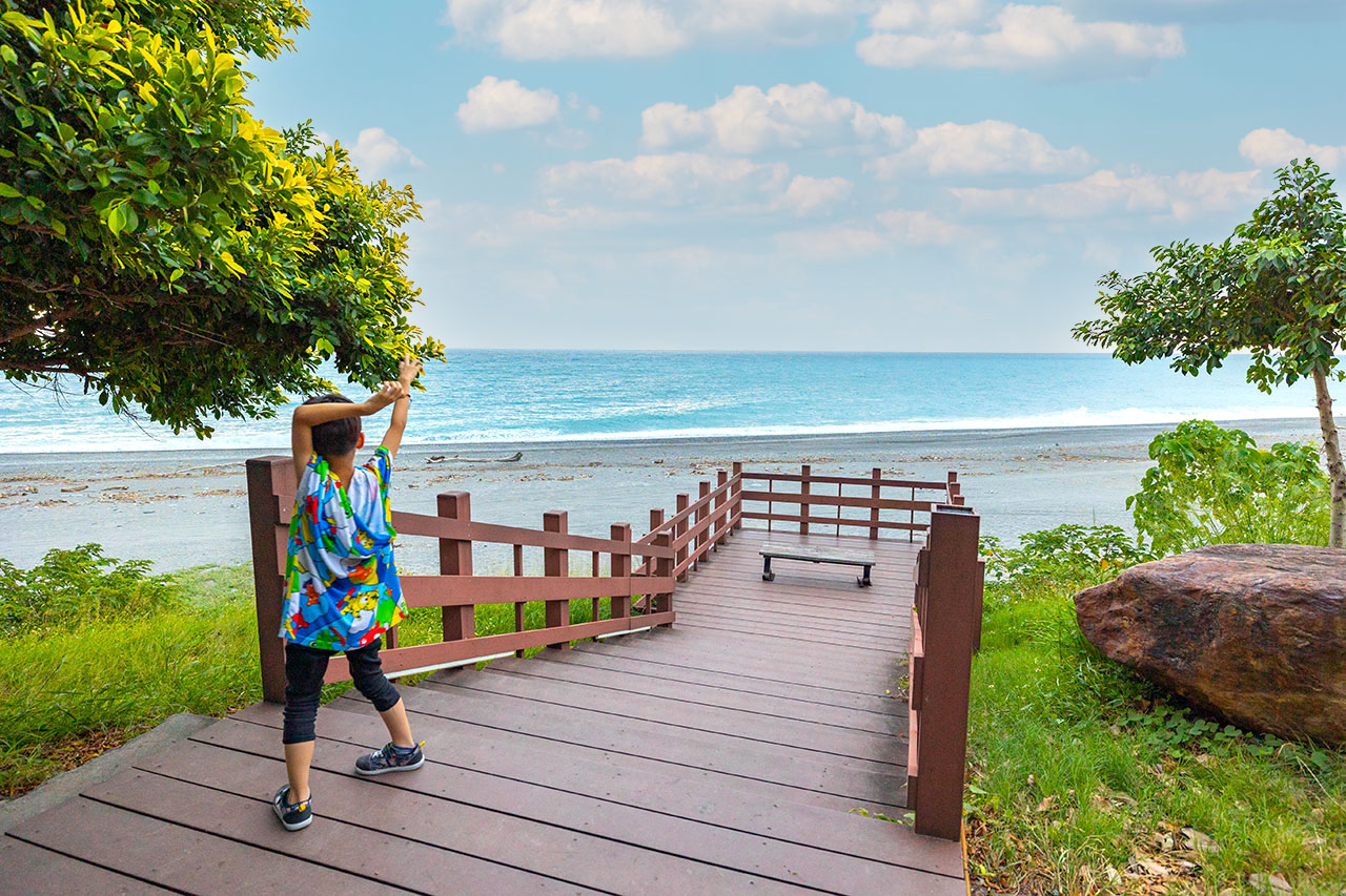 【2025台東景點推薦】台東美食景點懶人包｜太麻里平交道、天空之鏡、海濱公園、北町丼飯屋，一篇玩遍10個台東秘境！邊吃邊玩還能收集慢台東旅人小卡