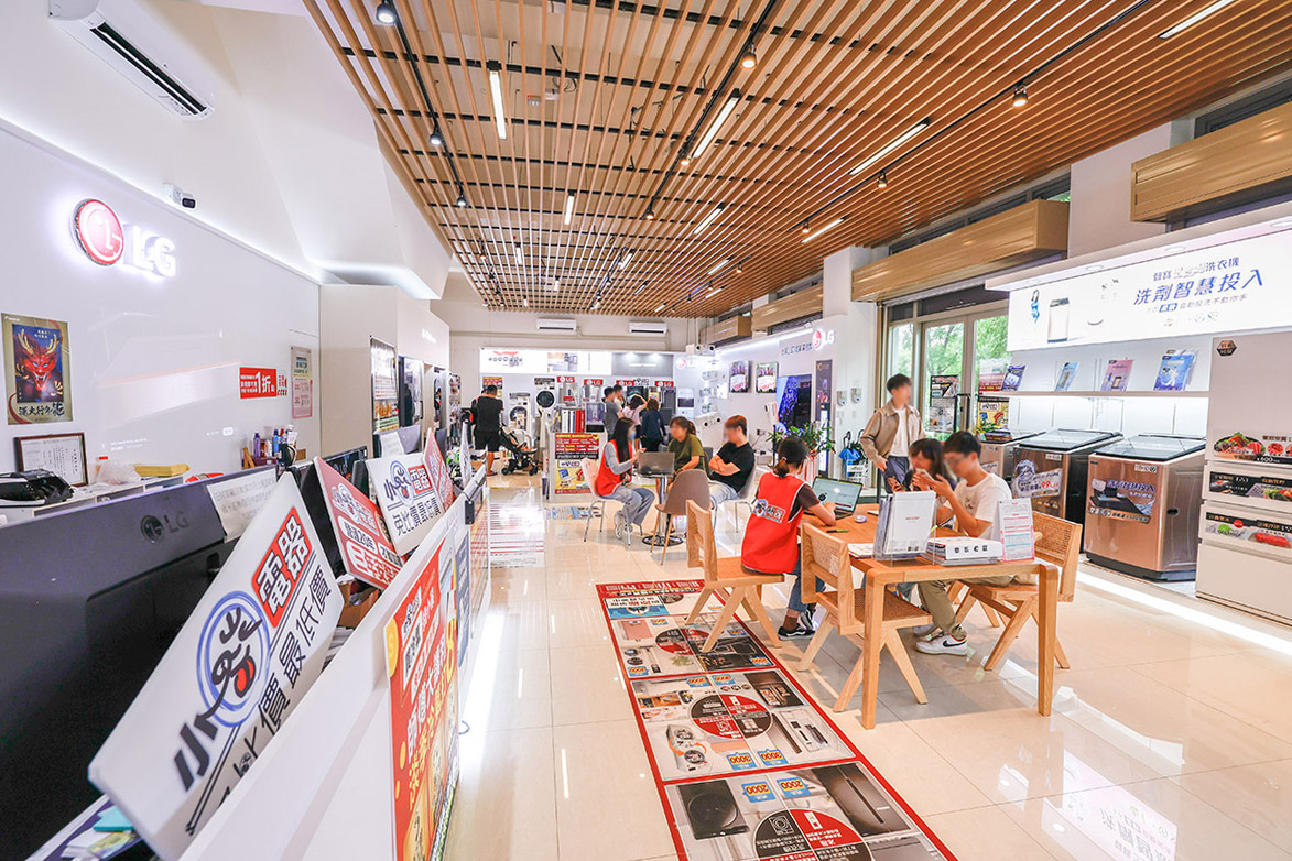 小蔡電器冷氣安裝全紀錄｜防塵保護、走線整齊、裝完還打掃，一條龍服務超貼心台中台北新竹買冷氣推薦＋三年保固加小蔡電器優惠總整理