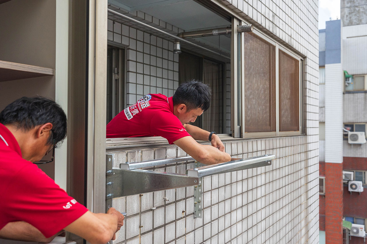 小蔡電器冷氣安裝全紀錄｜防塵保護、走線整齊、裝完還打掃，一條龍服務超貼心台中台北新竹買冷氣推薦＋三年保固加小蔡電器優惠總整理