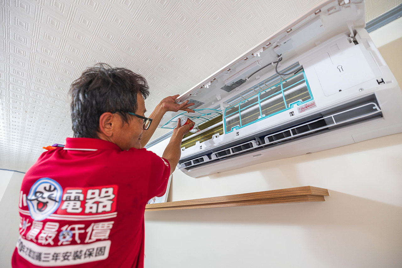 小蔡電器冷氣安裝全紀錄｜防塵保護、走線整齊、裝完還打掃，一條龍服務超貼心台中台北新竹買冷氣推薦＋三年保固加小蔡電器優惠總整理