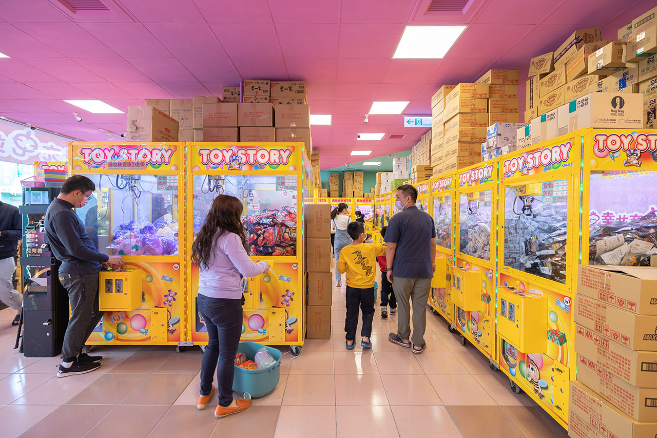 2023彰化一日遊|幸也充電站和美旗艦店(零食餅乾夾到爽)