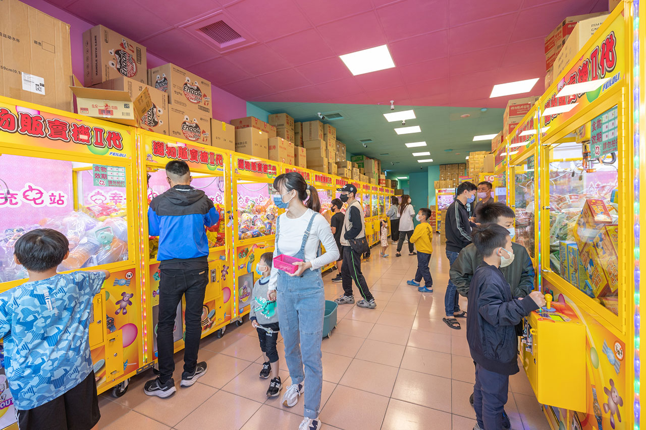 2023彰化一日遊|幸也充電站和美旗艦店(零食餅乾夾到爽)
