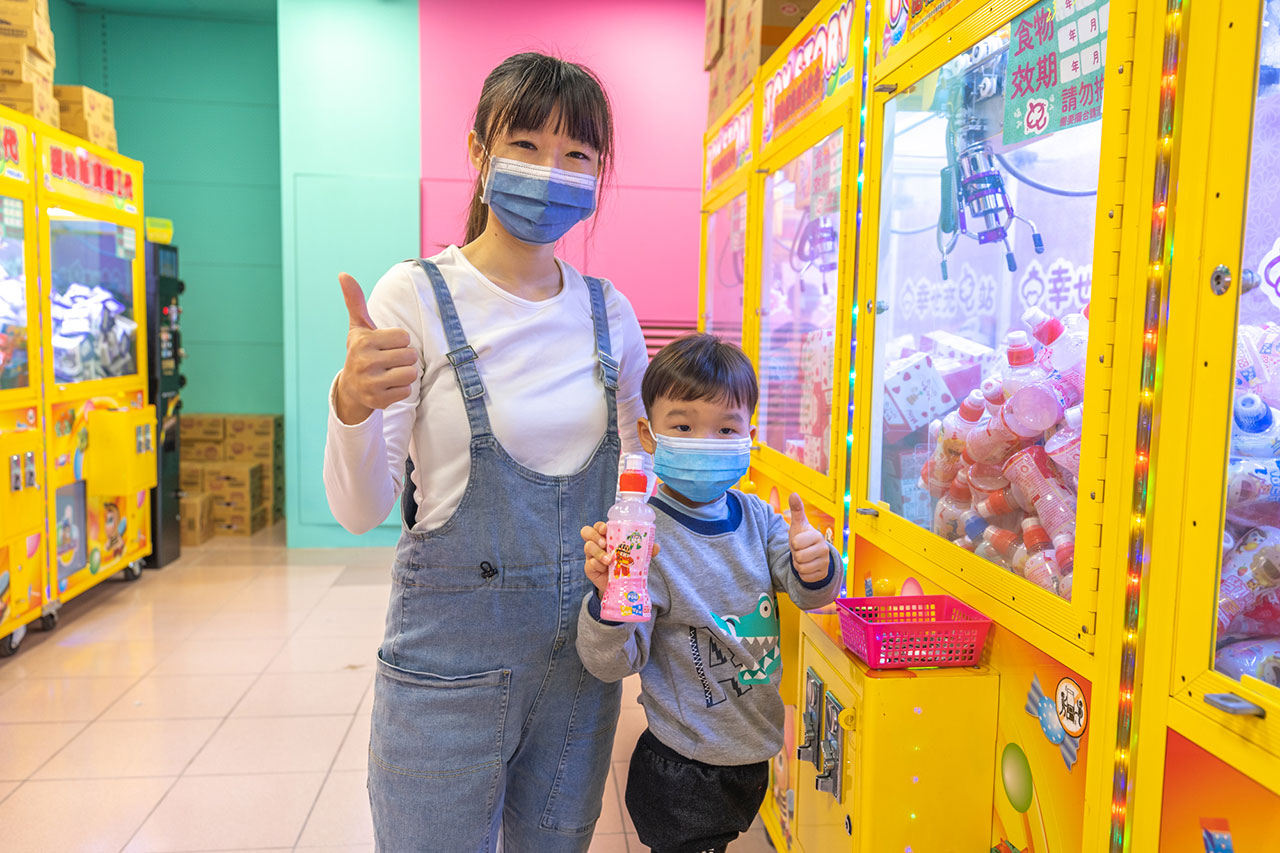 2023彰化一日遊|幸也充電站和美旗艦店(零食餅乾夾到爽)