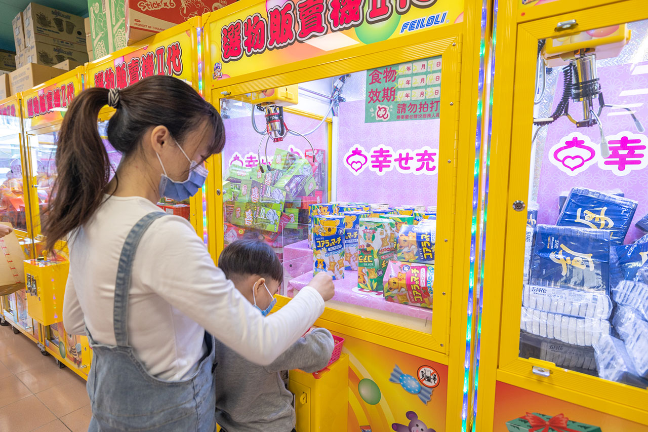 2023彰化一日遊|幸也充電站和美旗艦店(零食餅乾夾到爽)