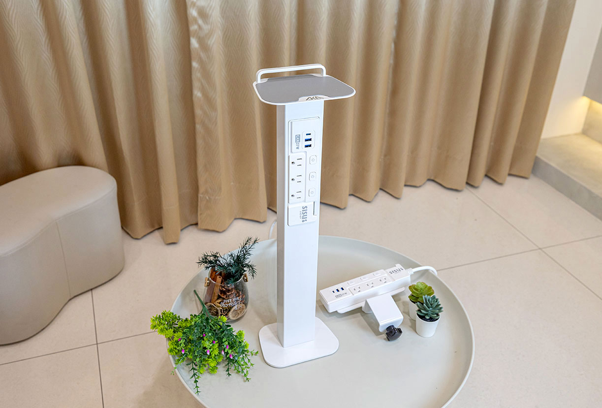 aka X SISU新極簡白時尚立式充電柱