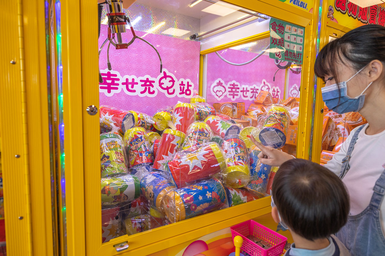 2023彰化一日遊|幸也充電站和美旗艦店(零食餅乾夾到爽)