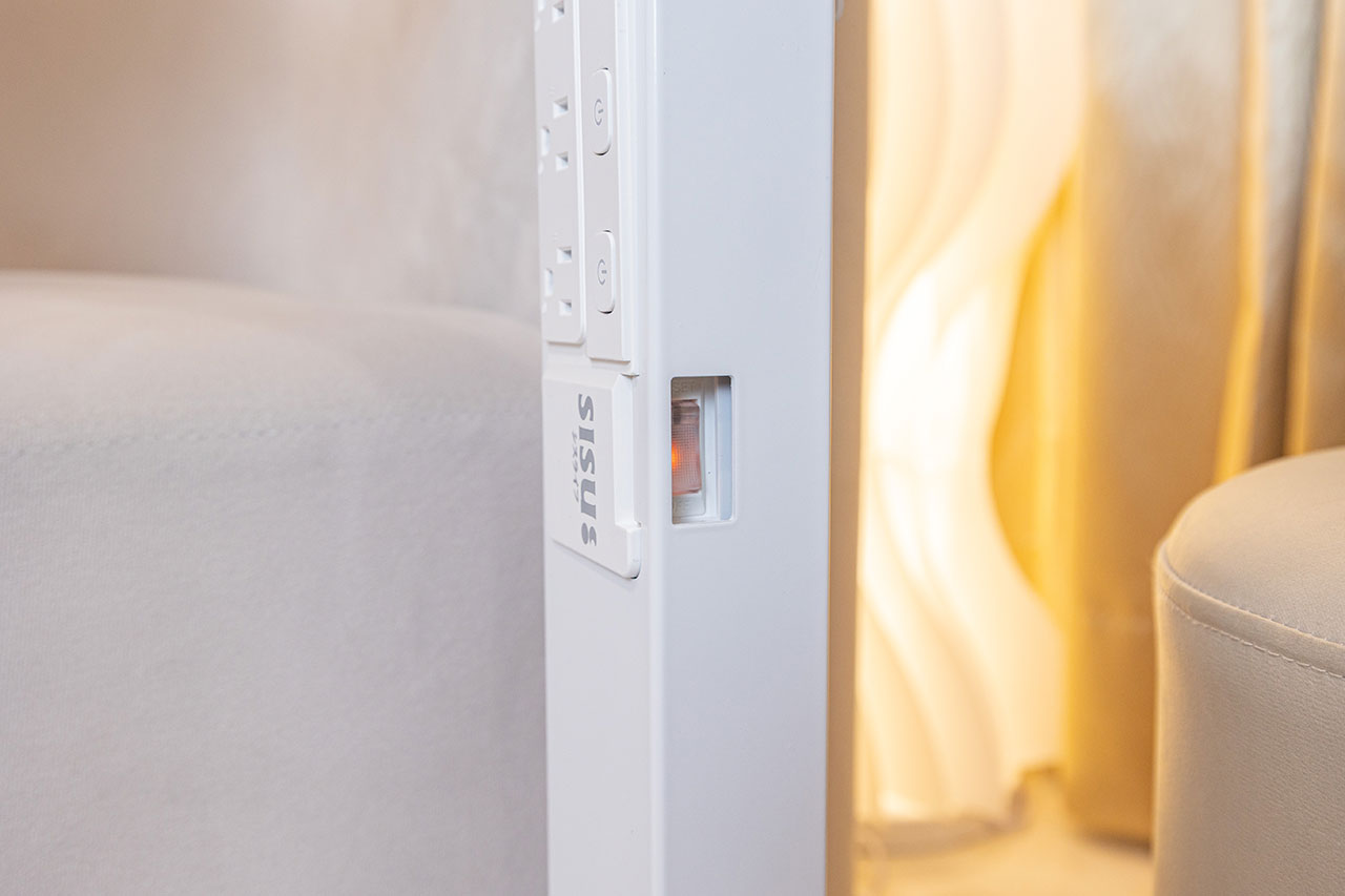 aka X SISU新極簡白時尚立式充電柱