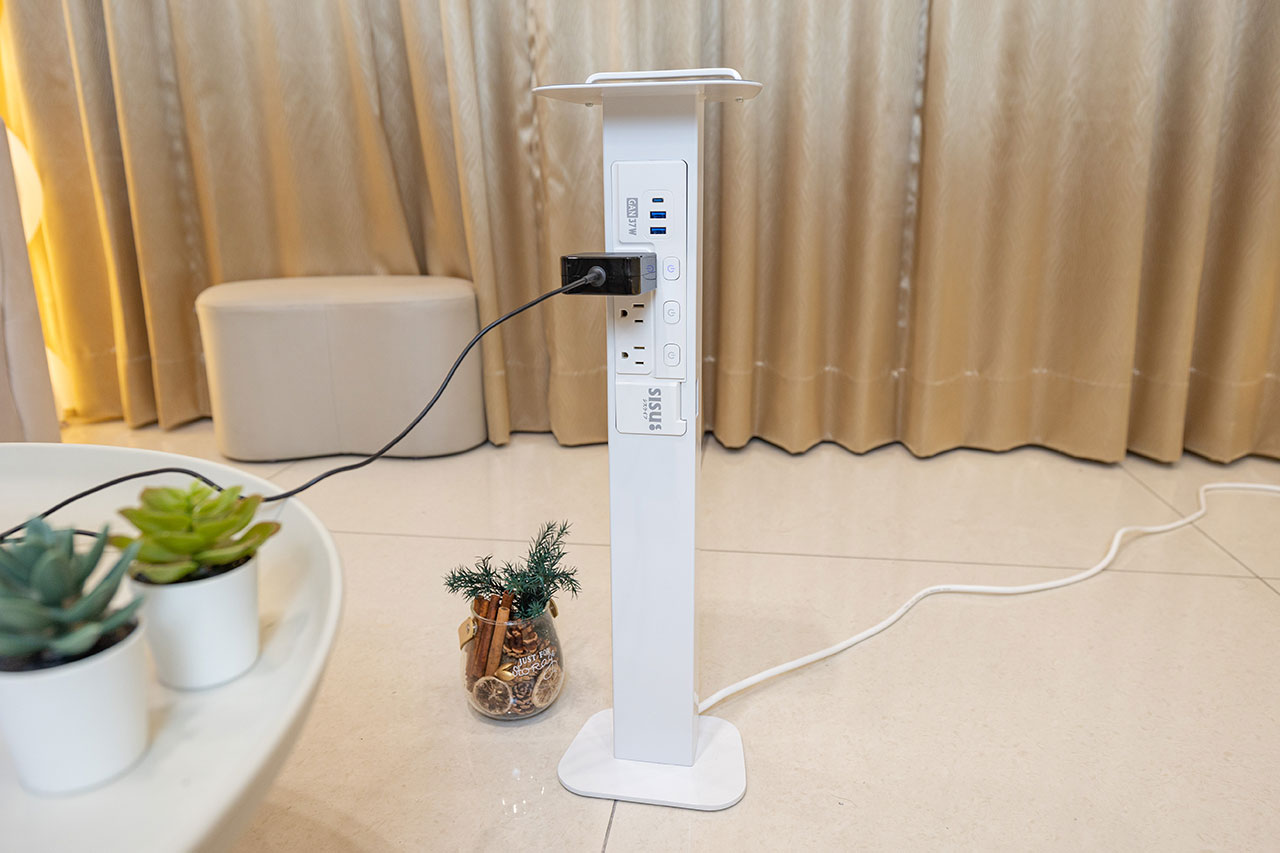 aka X SISU新極簡白時尚立式充電柱