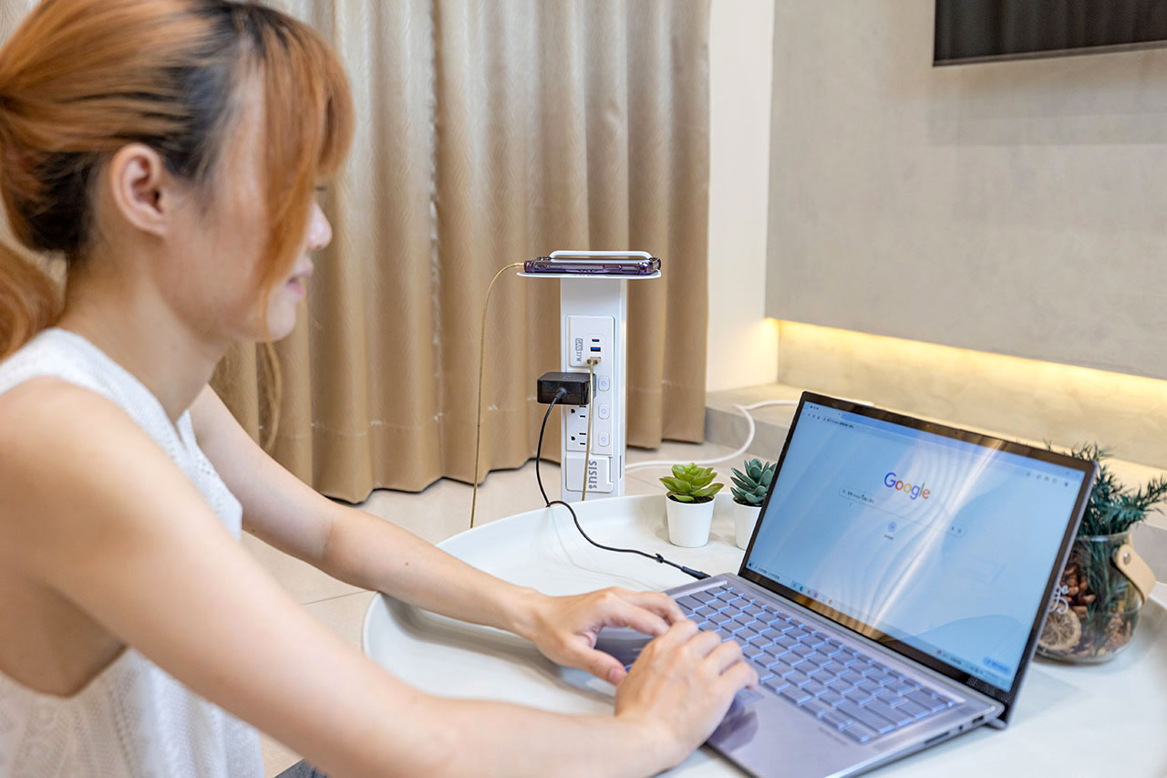 aka X SISU新極簡白時尚立式充電柱