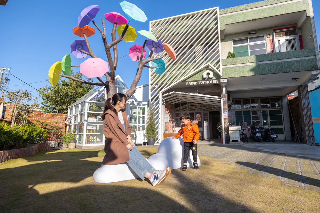 2023彰化一日遊|幸也充電站和美旗艦店(零食餅乾夾到爽)