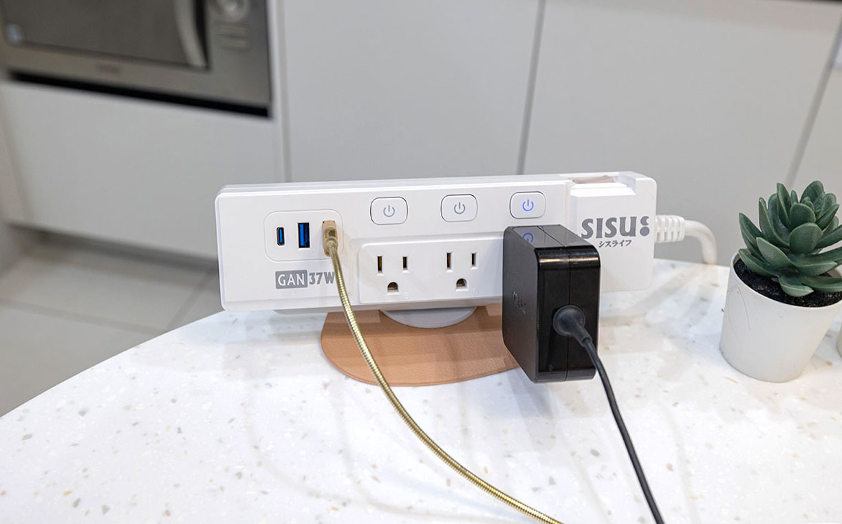 aka X SISU新極簡白時尚立式充電柱