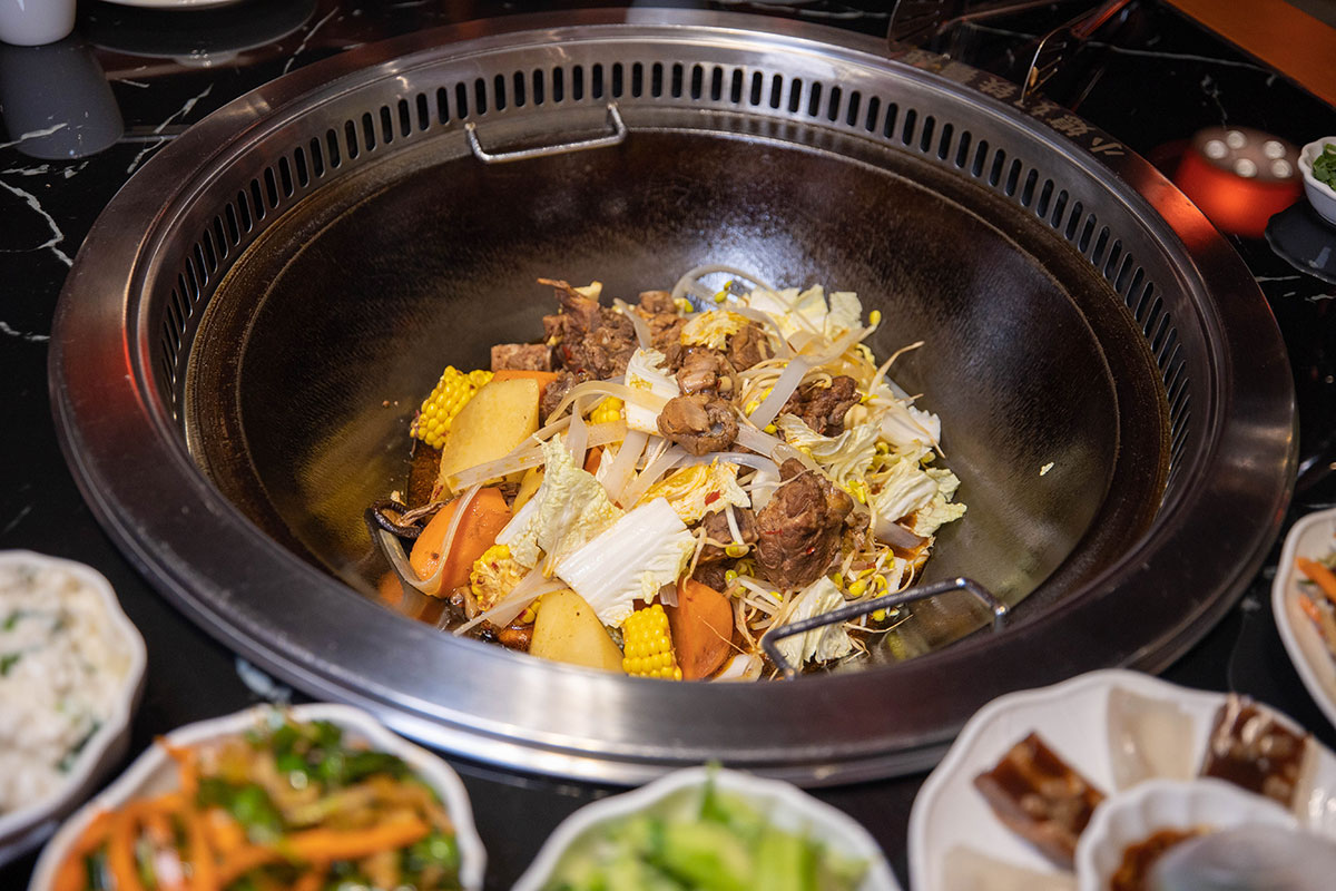 小媳婦鐵鍋燉台中旗艦店