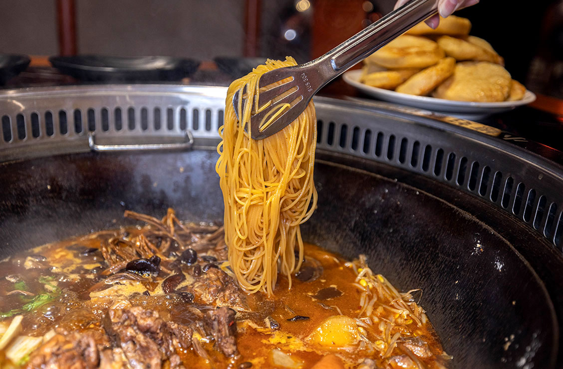 小媳婦鐵鍋燉台中旗艦店