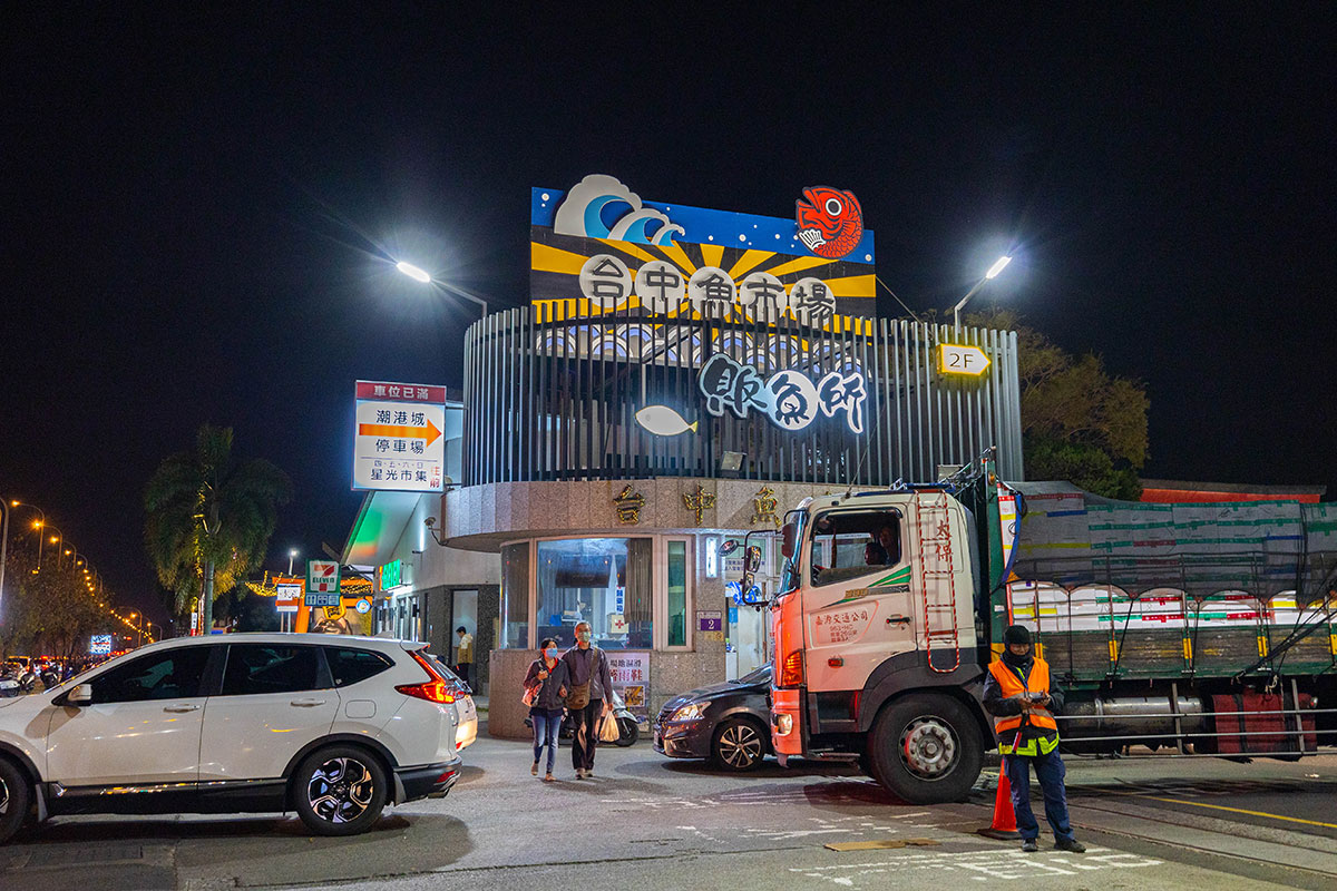 小媳婦鐵鍋燉台中旗艦店