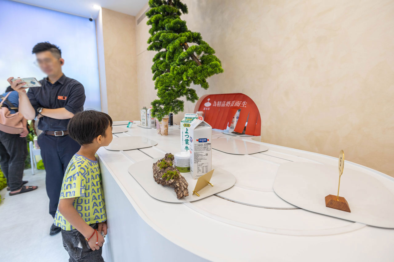 語林萃｜台中勤美飲料店推薦，金獎茶葉精品奶蓋專賣店，奶油界的愛馬仕法國ÉCHIRÉ艾許牛乳，芙柔六分打發工藝2025台中西區飲料推薦